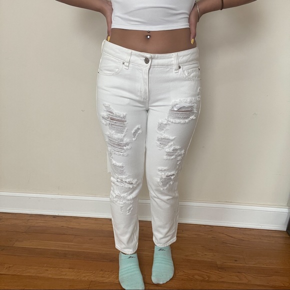 Distressed Jeans - Picture 3 of 6